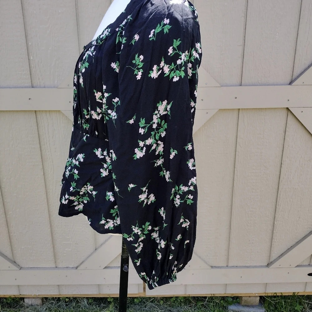 Old Navy Womens Top Blouse  Shirt Size L Black Floral - Picture 2 of 9